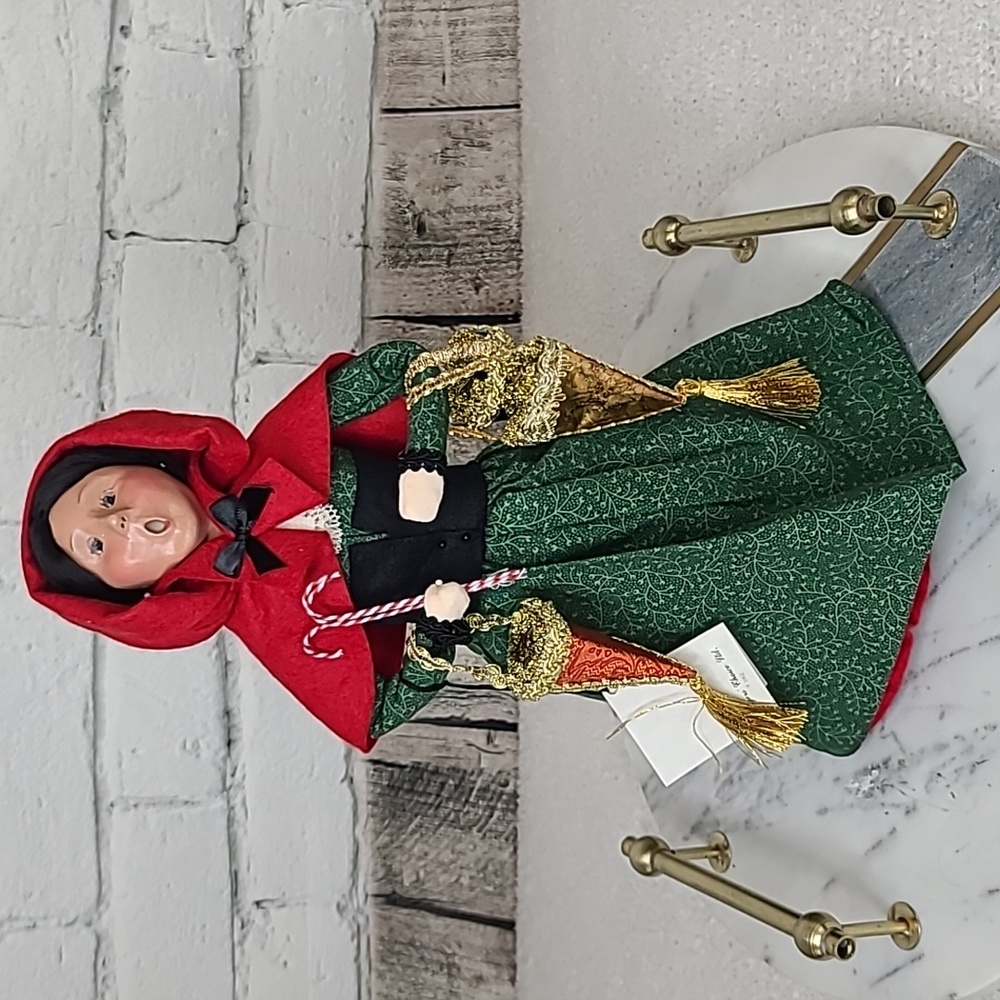 Byers' Choice Carolers Handmade 2004 Cries of London Woman Selling Candy Vintage